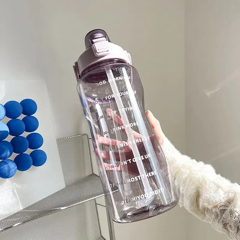 Gourde sport 2L avec paille – grande capacité, marqueur de temps & bouchon étanche