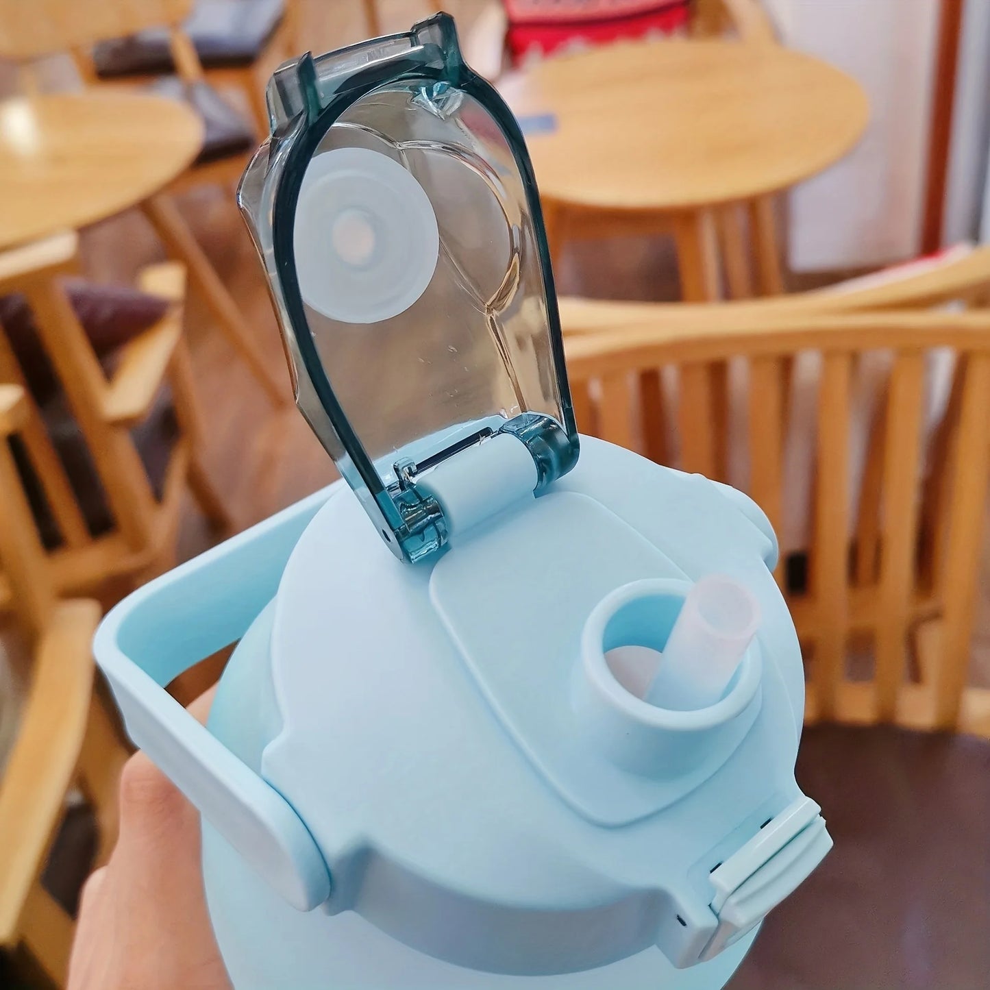 Gourde 2L sport avec paille – hydratation pratique et motivante pour entraînement